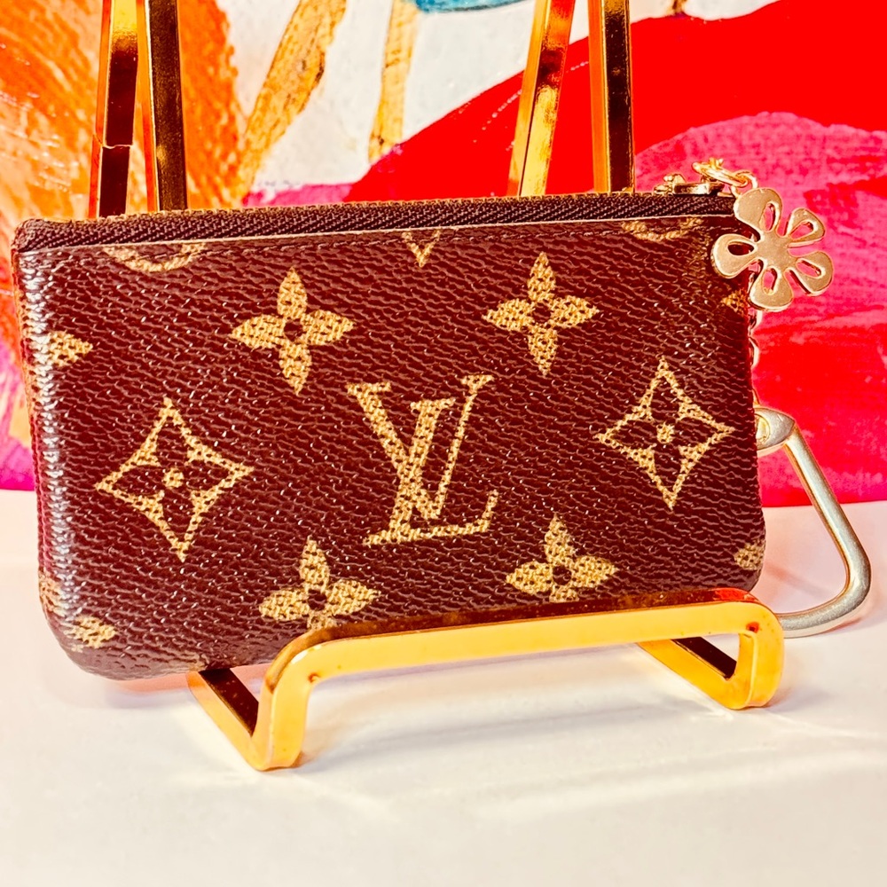 Louis Vuitton Gold and Brown Monogram Key Holder - Picture 2 of 11